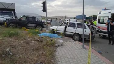 Kırmızı ışık ihlalinde yaşlı çift, feci şekilde can verdi