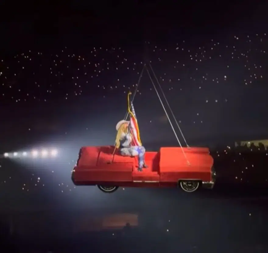 Beyonce konserinde korkutan anlar: Düşmekten kıl payı kurtuldu 1