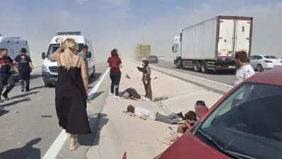 Kum fırtınası zincirleme kazaya sebep oldu: 11 yaralı