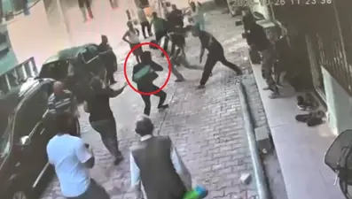 Hatay'da park kavgası: Birbirlerini taşladılar!