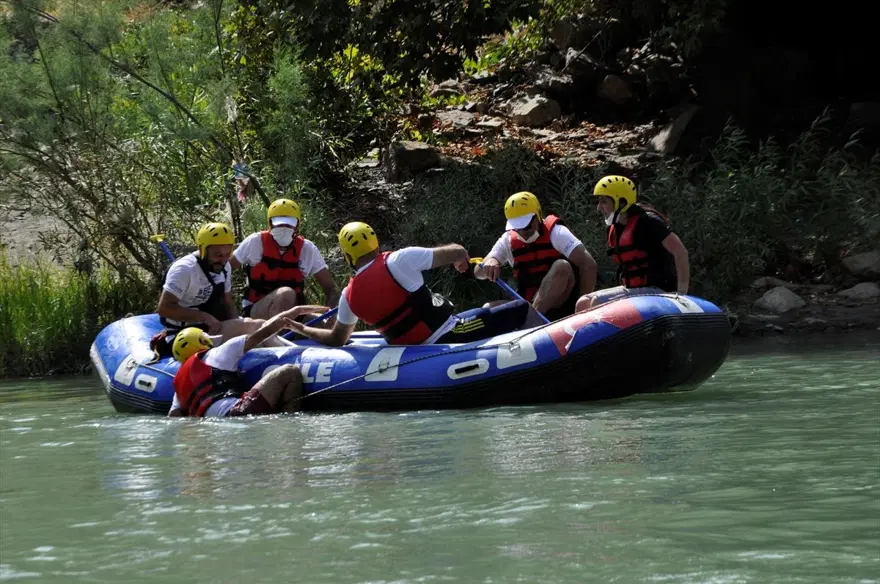 Hakkari'nin Zap Deresi'nde rafting heyecanı 7 Hakkari'nin Zap Deresi'nde rafting heyecanı 7
