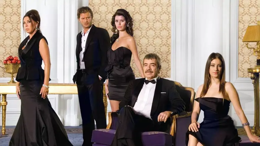 Aşk-ı Memnu'nun Adnan'ı Selçuk Yöntem ve Nihal'i Hazal Kaya bir araya geldi 4