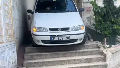 Navigasyona uydu, merdivende mahsur kaldı