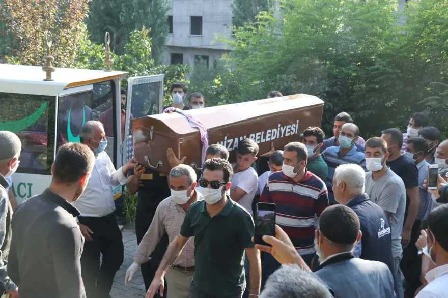 Hüzünlü veda: Pınar Gültekin son yolculuğuna uğurlandı 4