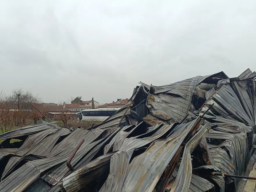 Bursa'da yanan fabrikan hurda yığınına döndü 4