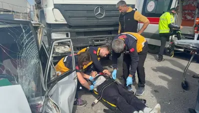 Aksaray'da TIR ile otomobil çarpıştı: Bir ağır yaralı