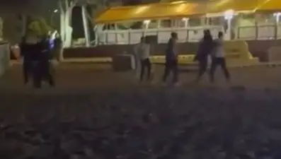 Tatil beldesinde plaj karıştı: Bıçaklar çekildi, bir kişi yaralandı