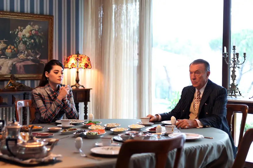 ŞİRİN VE ZERRİN KONAĞA GELDİ 6