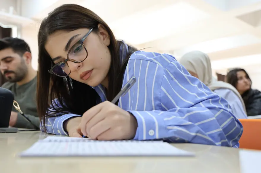 55 yaşında hayâlini gerçekleştirdi: Dede torun aynı üniversitede okuyor 2