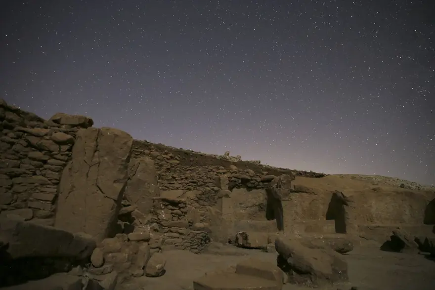 Neolitik dönemin önemli merkezi 'Karahantepe' yıldızların altında 23
