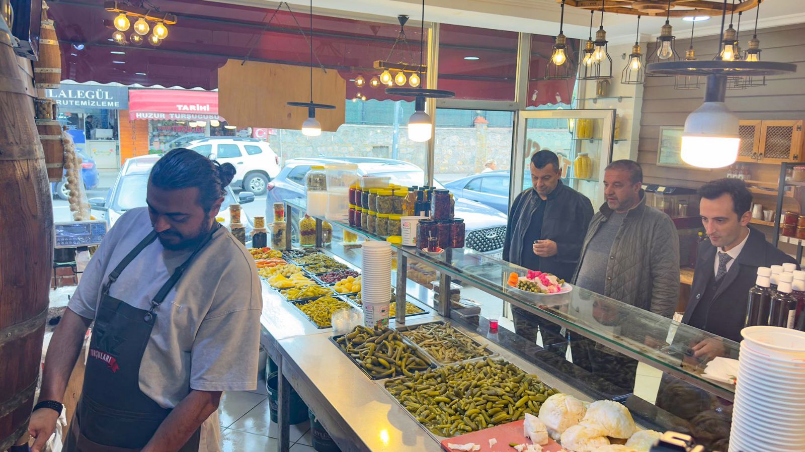 Havalar soğuyunca hareketlilik arttı: Turşuya talep fazla