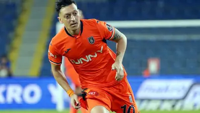 Mesut Özil'den futbolu bırakma kararı