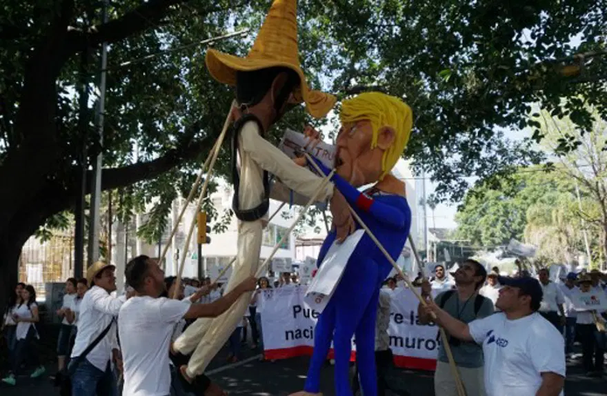 Meksika'da Trump protestosu 21 Meksika'da Trump protestosu 21