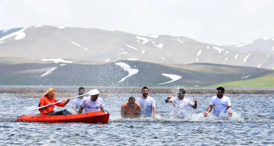 keşiş gölü, van gezilecek yerler, erek dağı, van kano 18
