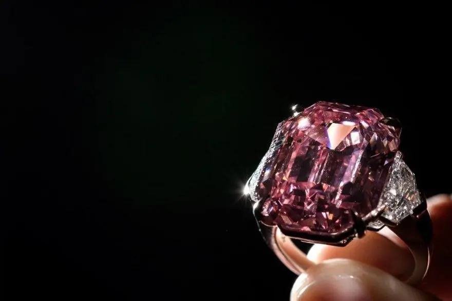 "SÜSLÜ PARLAK PEMBE" ELMAS YÜZÜK DÜNYA REKORU KIRDI 18