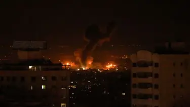 İsrail hava saldırılarıyla Gazze'yi vurdu