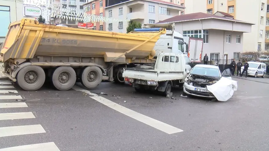 İstanbul'da hafriyat kamyonu 13 aracı biçti 4
