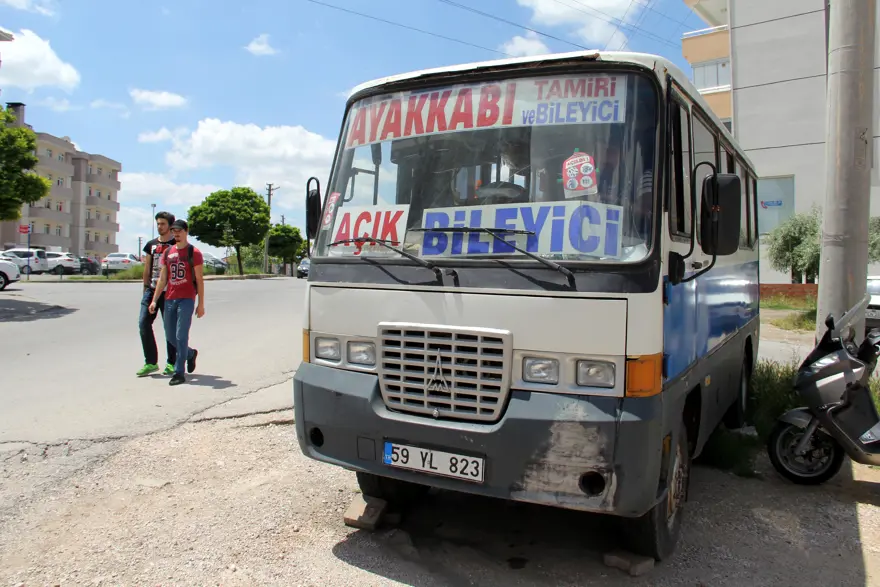 Kira fazla gelince minibüsünü "mobil dükkan"a çevirdi 2