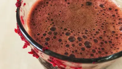 Sabahları 1 bardak içince kan temizleyici etkisi var: Her evde bulunan 4 malzemeyle yapılıyor