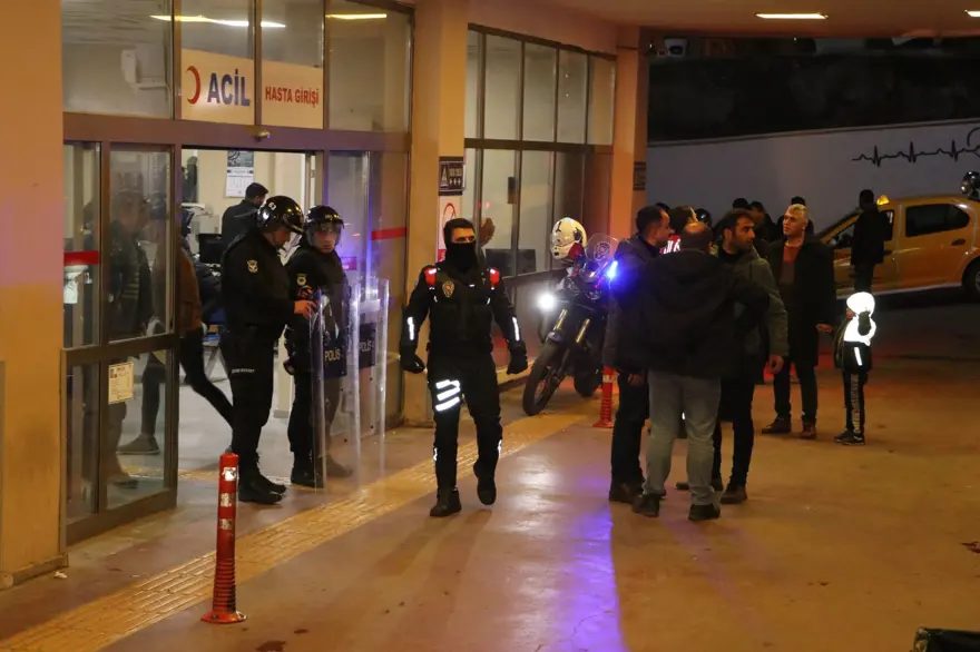 Hastane bahçesi savaş alanına döndü: 4 yaralı, 15 gözaltı 2