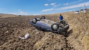 Çorum'da otomobil tarlaya devrildi