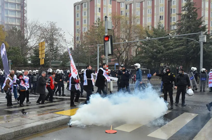 Ankara'da eyleme müdahale 17