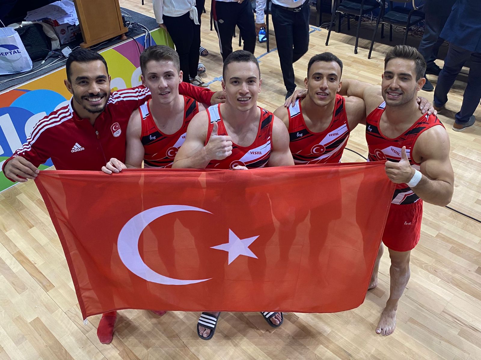 SON DAKİKA: Akdeniz Oyunları'nda Erkek Milli Artistik Cimnastik Takımı'ndan altın madalya