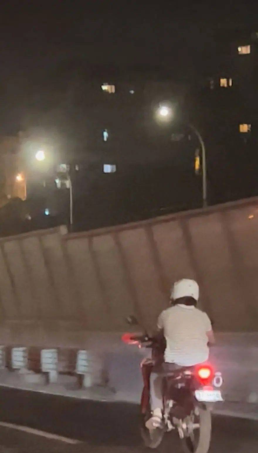 Haliç Köprüsü'nde motosiklet sürücüsünden tehlikeli hareketler 3