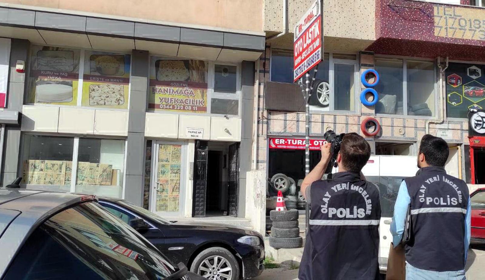 'Velayet' tartışmasında kendisini bıçaklayan eski karısını öldürdü
