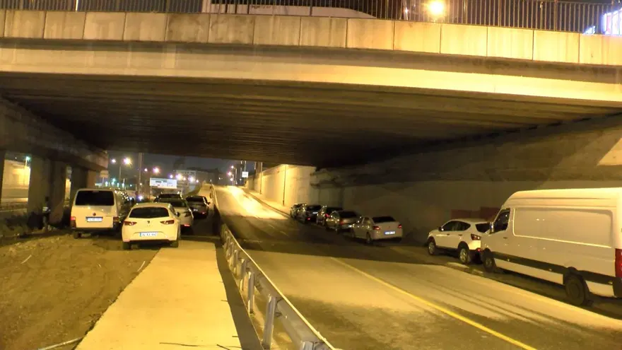 Otoparklarda doluluk yüzde yüze çıktı, köprü ve viyadük altları doldu 1