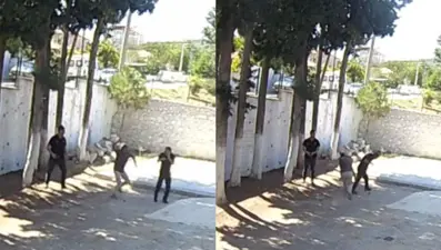 Belediye başkanı, taş döşemek istemeyen zabıta memurlarını sopayla darbetti