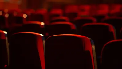 Film gösterimi sırasında sinema salonunun tavanı çöktü