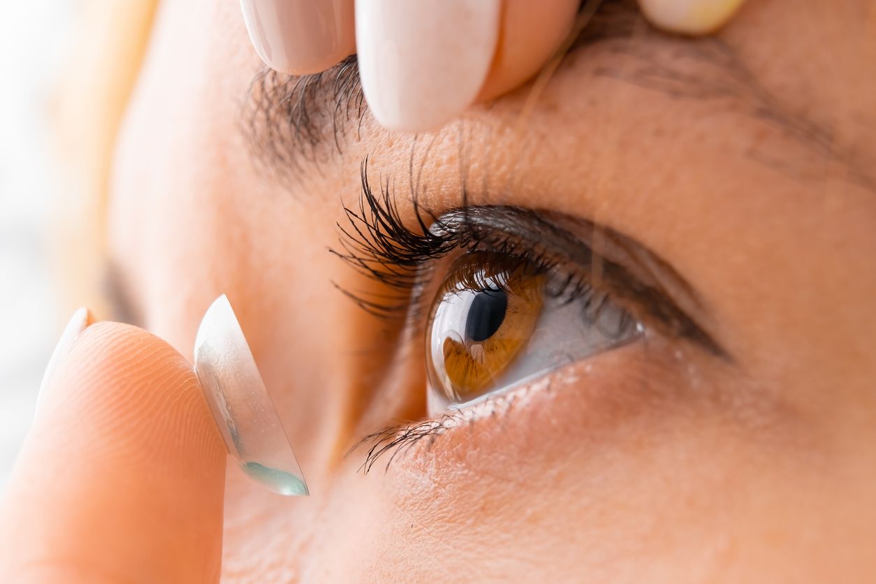 Kontakt lens kullananları bekleyen büyük tehlike! Dakikalar içinde kör ediyor