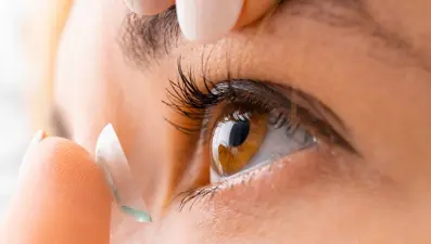 Kontakt lens kullananları bekleyen büyük tehlike! Dakikalar içinde kör ediyor
