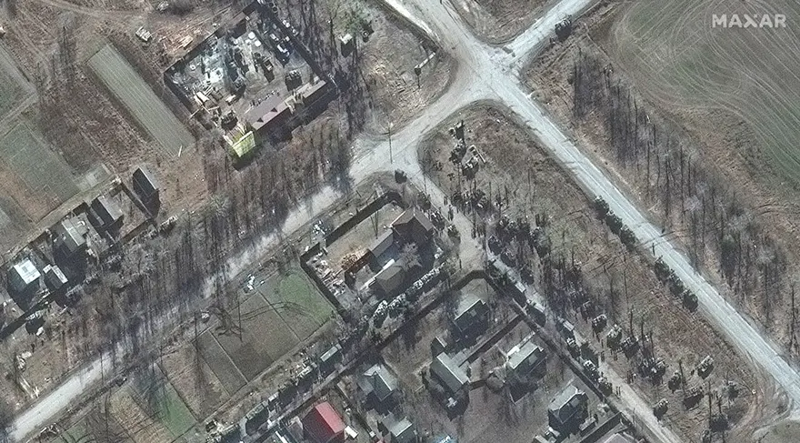 Putin’inyıkım ordusu: 64 kilometrelik konvoy Kiev sınırında durdu 4 Putin’inyıkım ordusu: 64 kilometrelik konvoy Kiev sınırında durdu 4