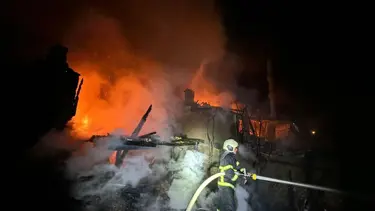 Burdur'da çıkan yangında 2 ev kül oldu