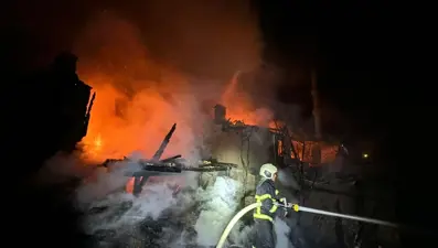 Burdur'da çıkan yangında 2 ev kül oldu