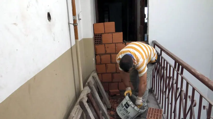 İstanbul'da 'ulaşılamaz' binaya duvarlı önlem 1