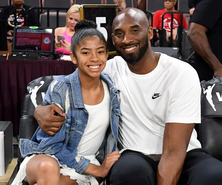 Kobe Bryant’ın helikopter pilotuyla ilgili ihlal iddiası 1 Kobe Bryant’ın helikopter pilotuyla ilgili ihlal iddiası 1