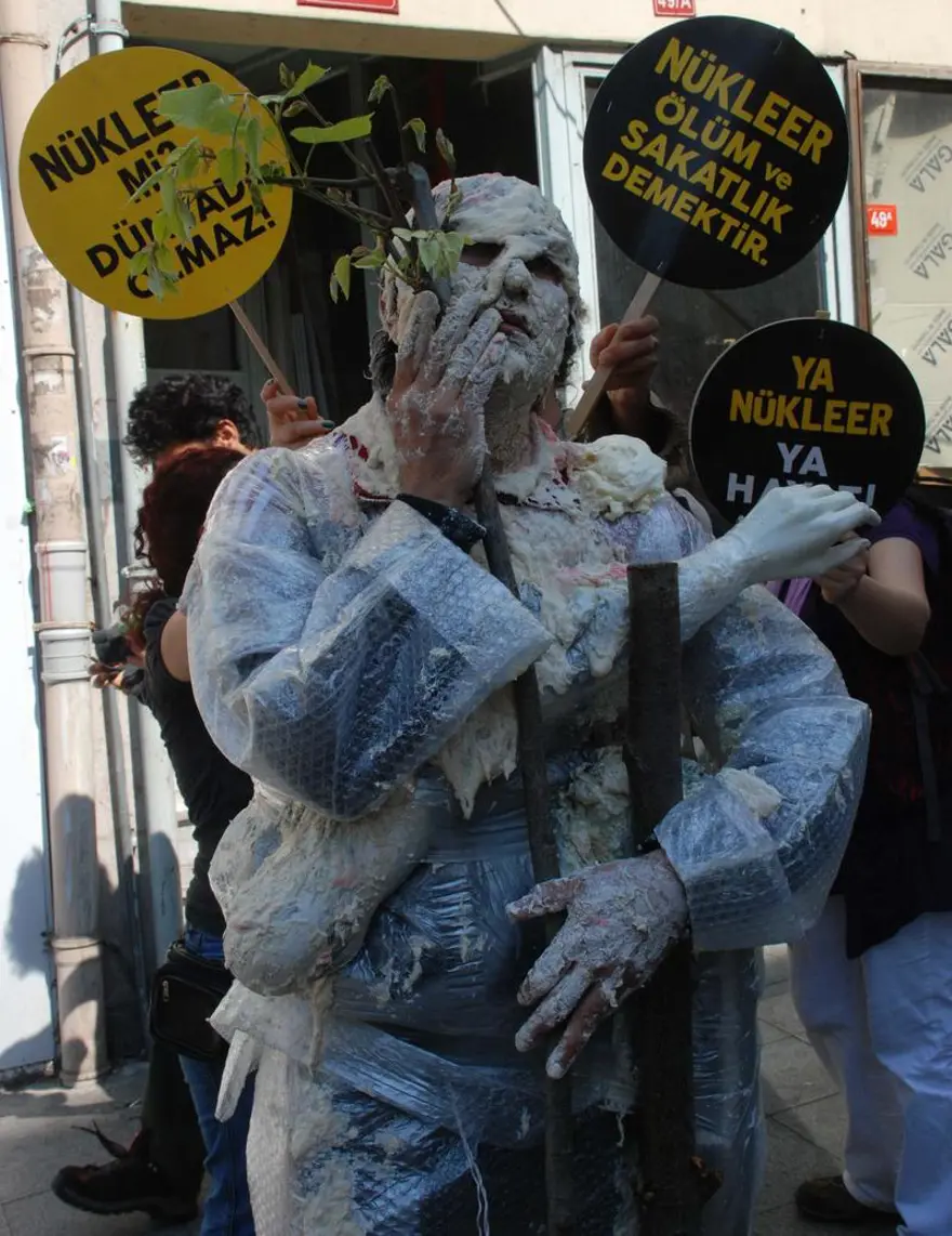 Kadıköy'de nükleer karşıtı eylem 3