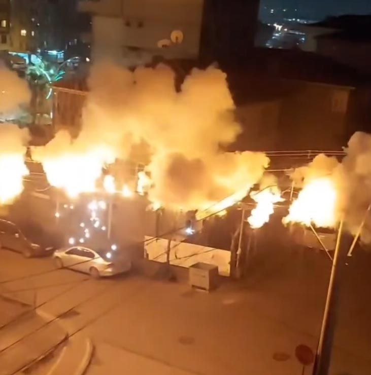 Trafodakipatlama 10 sokağı elektriksiz bıraktı