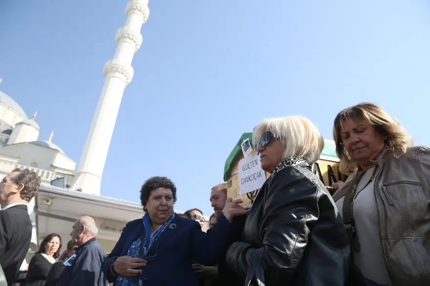Gülten Akın son yolculuğuna uğurlandı 1 Gülten Akın son yolculuğuna uğurlandı 1