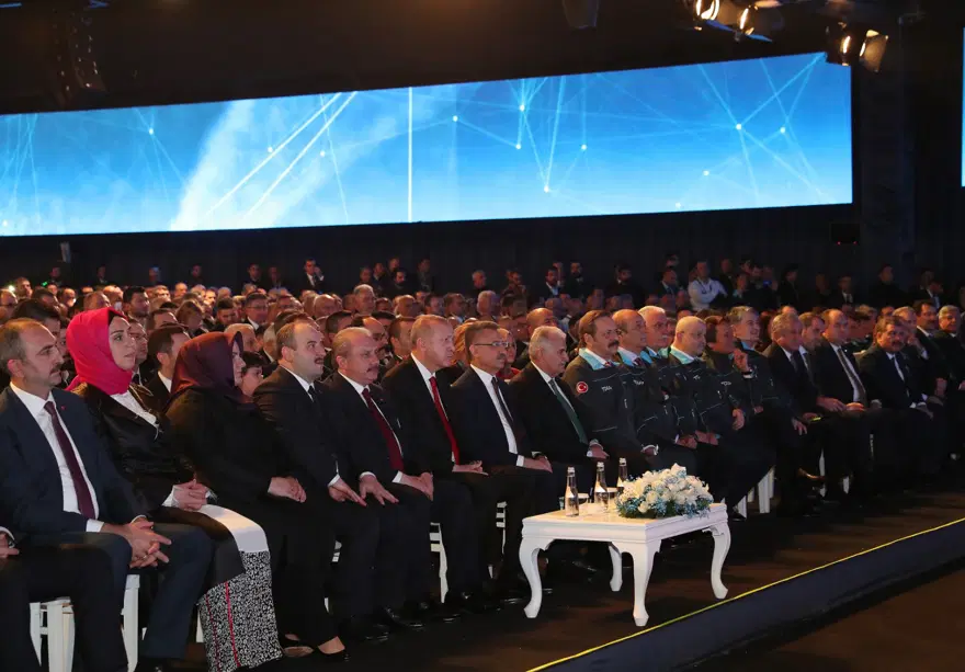 Cumhurbaşkanı Erdoğan "Devrim"in direksiyonuna geçti 10 Cumhurbaşkanı Erdoğan "Devrim"in direksiyonuna geçti 10