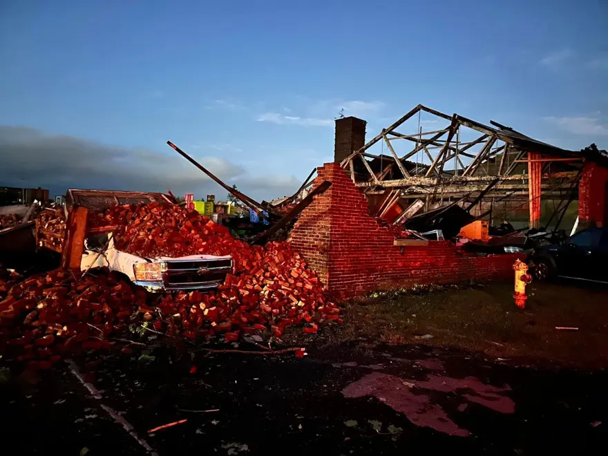 New York’u hortum vurdu: 1 kişi öldü, acil durum ilan edildi 3
