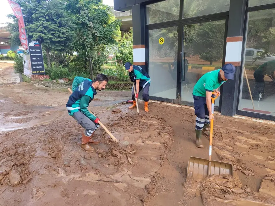 Heyelanın vurduğu Trabzon'da hasar tespit çalışmaları devam ediyor 10