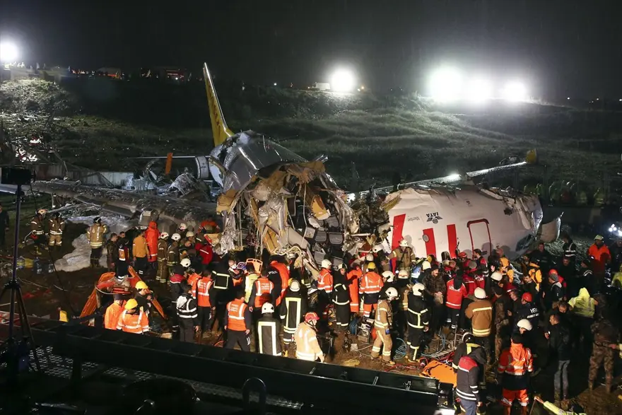 Sabiha Gökçen'de pistten çıkan uçaktan ilk görüntüler 35