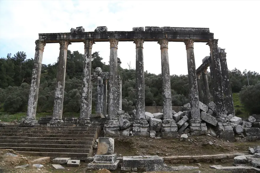 Zeus Tapınağı yapılan çalışmalarla eski ihtişamına kavuşturulacak 14