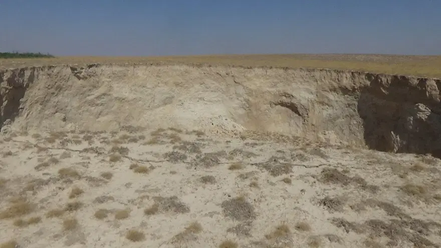 Konya'da büyük 10 metre derinliğinde obruk! Ekipler bölgede, incelemeler sürüyor 2 Konya'da büyük 10 metre derinliğinde obruk! Ekipler bölgede, incelemeler sürüyor 2