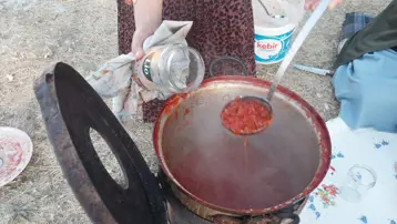 30 kilodan 50 kavanoz çıkıyor: 2 saat kaynatılarak hazırlanıyor