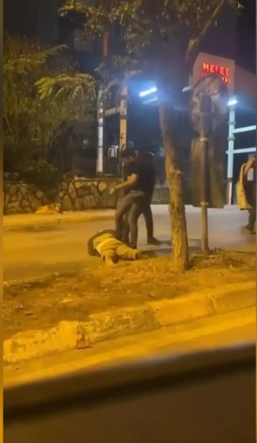 İstanbul'da tekmeli yumruklu sinyal verme kavgası 2